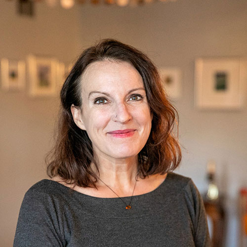Mirjam Quinn smiling in a gray shirt